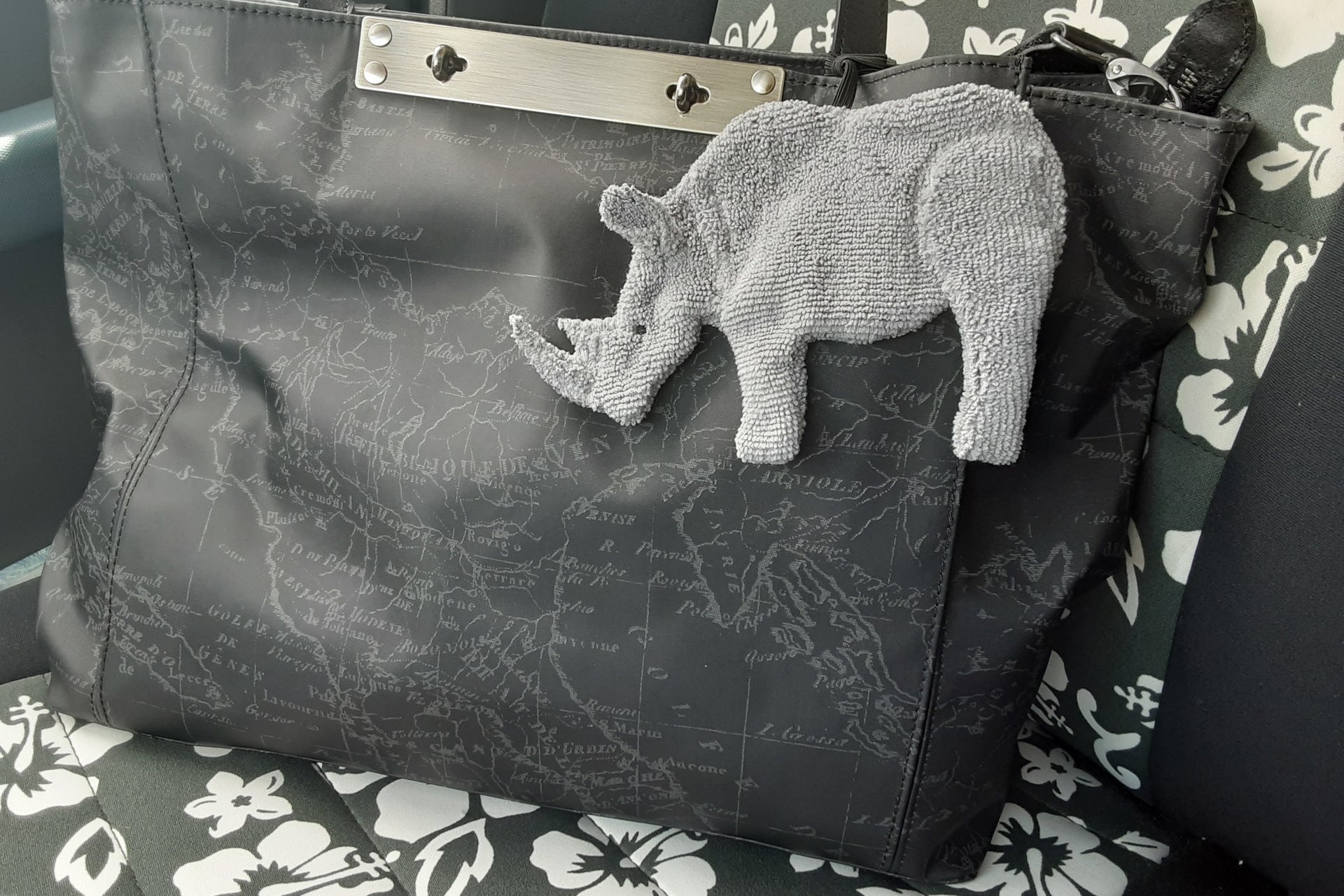 Smudge Safari: Rhinoceros Microfiber Covert Cleaning Cloth