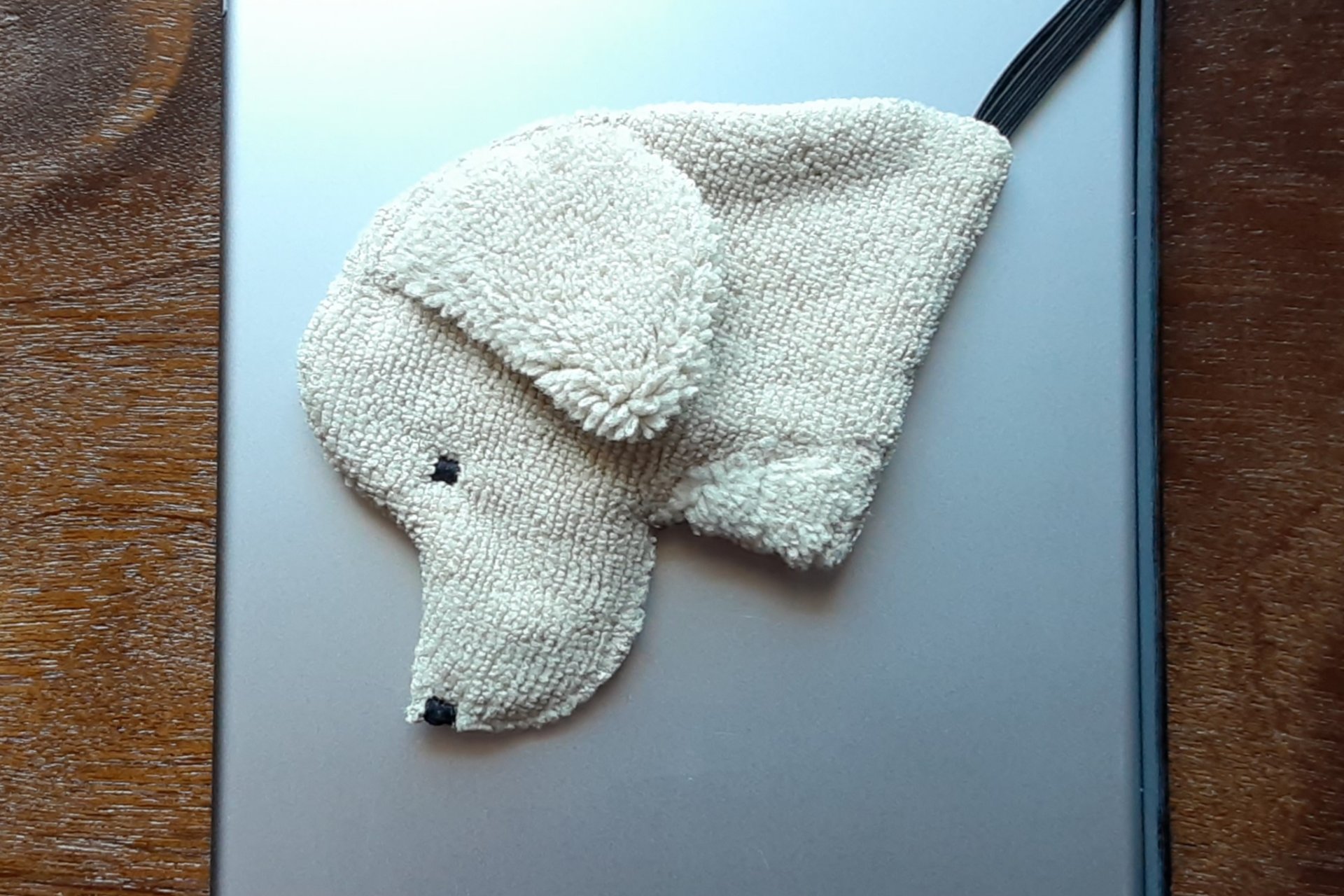 Smudge Dog attached to magnetic cover on popular tablet.