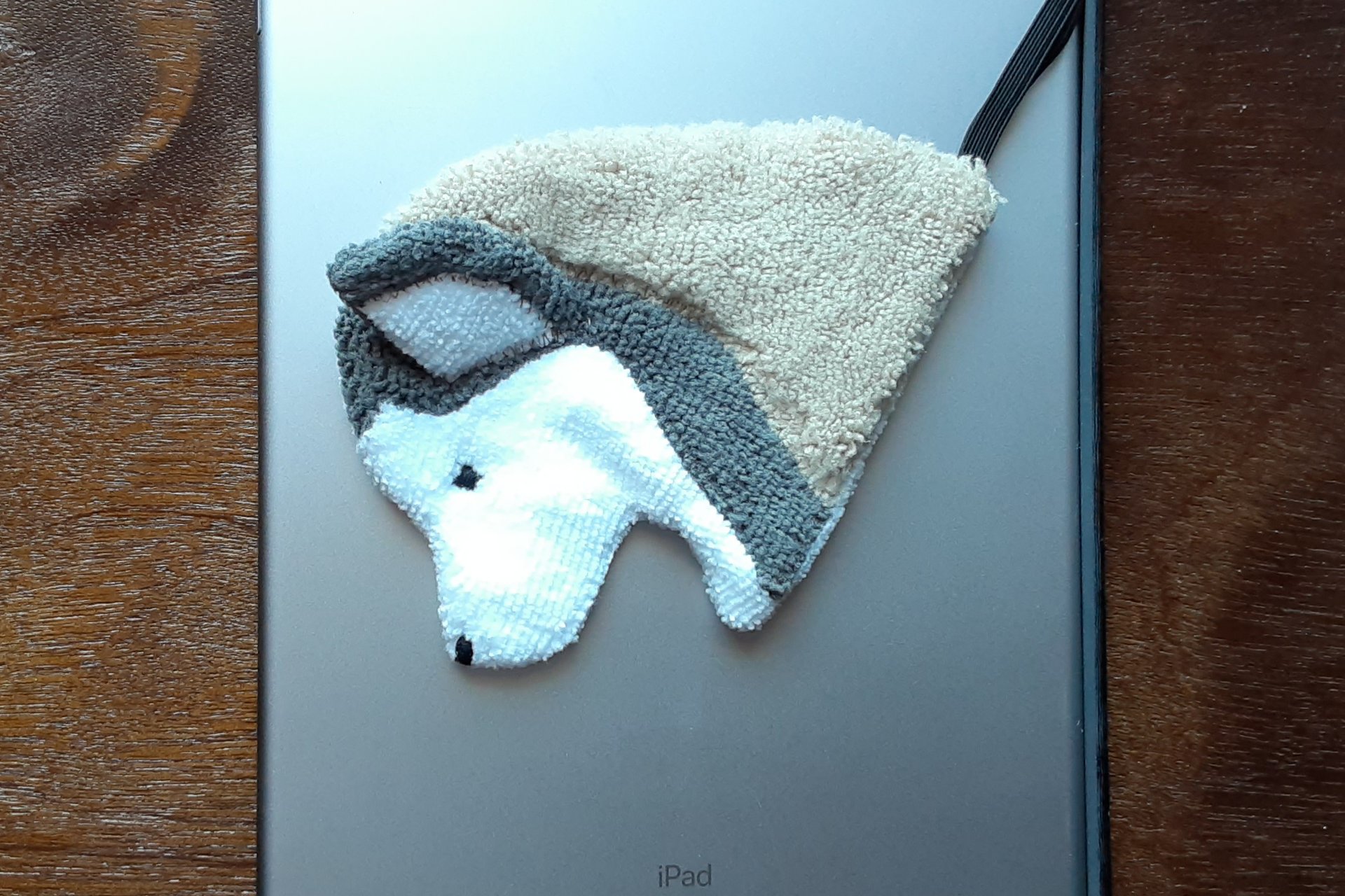 Smudge Dog attached to magnetic cover on popular tablet.