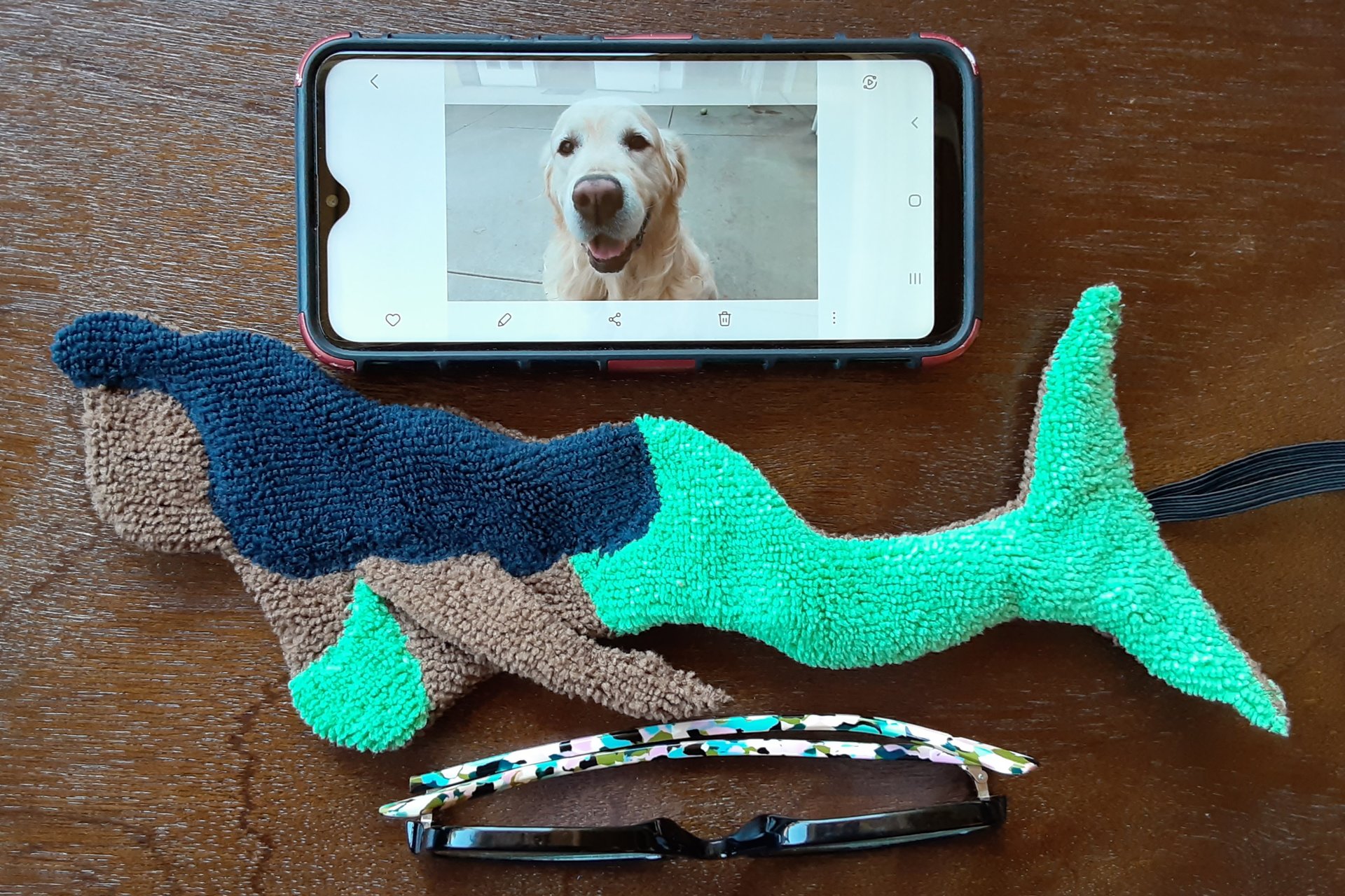 Mermaid with phone and glasses two of the items it can clean