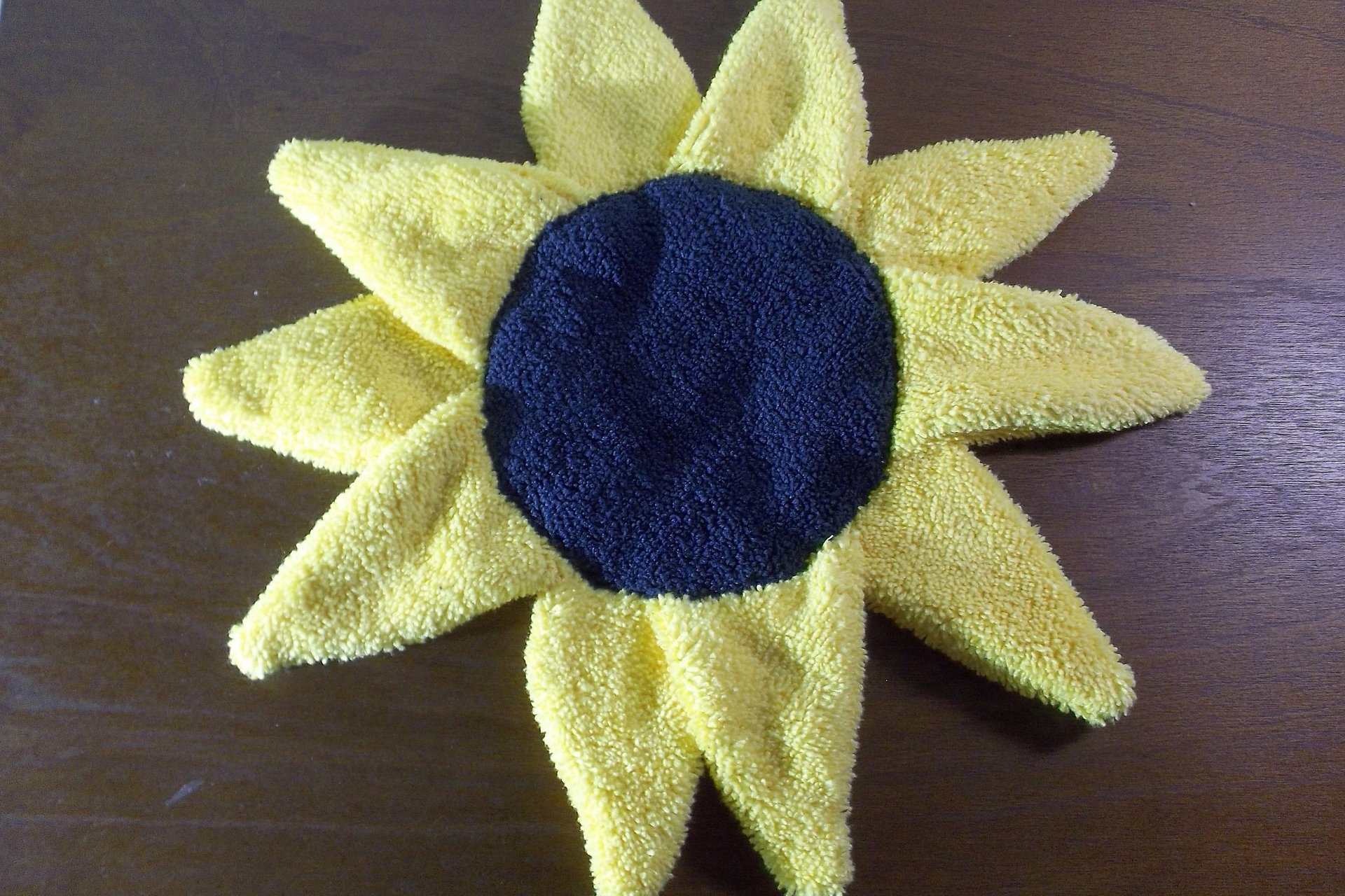 Smudge Flower Large Sunflower Microfiber Covert Cleaning Cloth