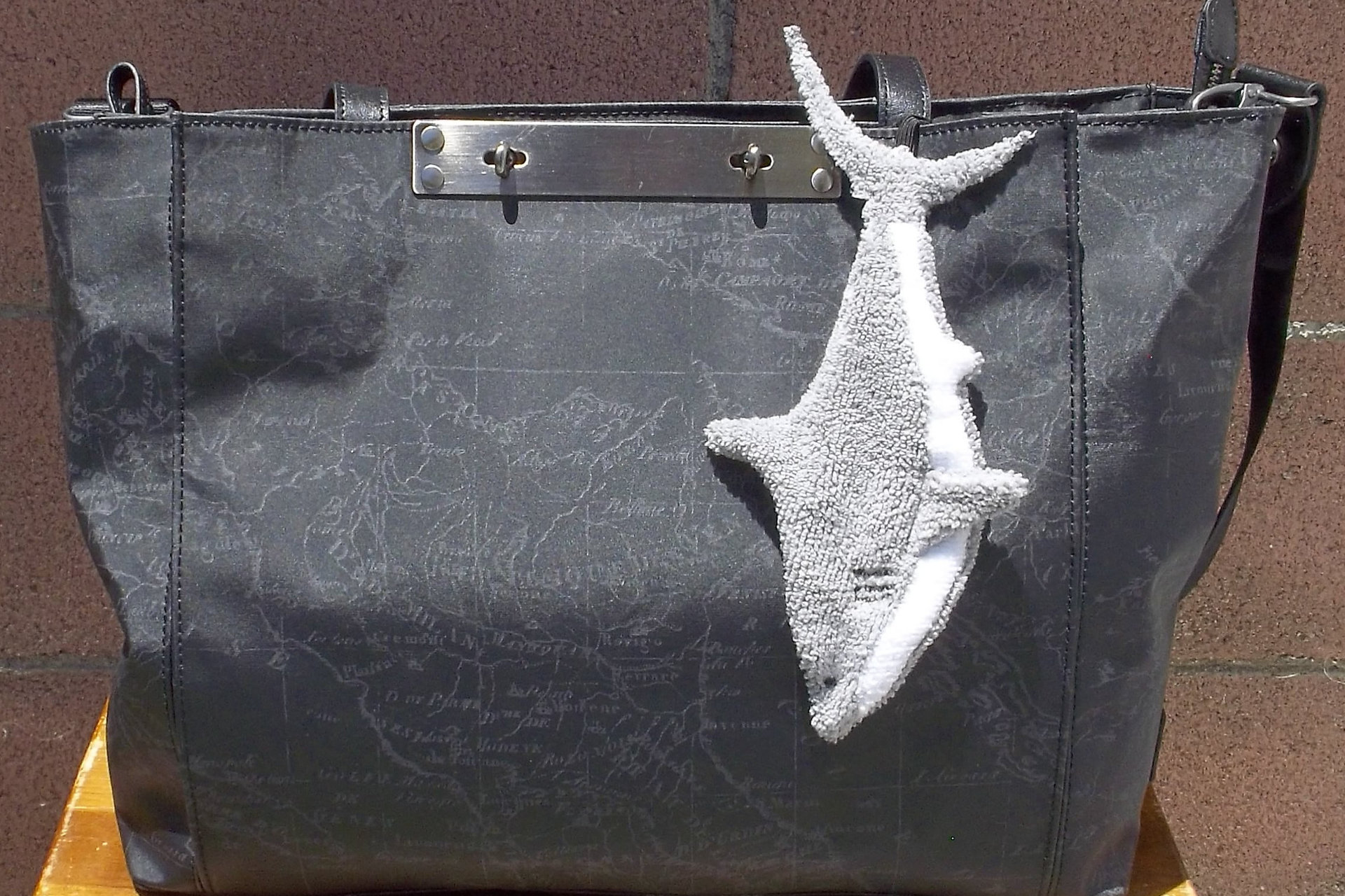 Smudge Fish: Shark Microfiber Covert Cleaning Cloth
