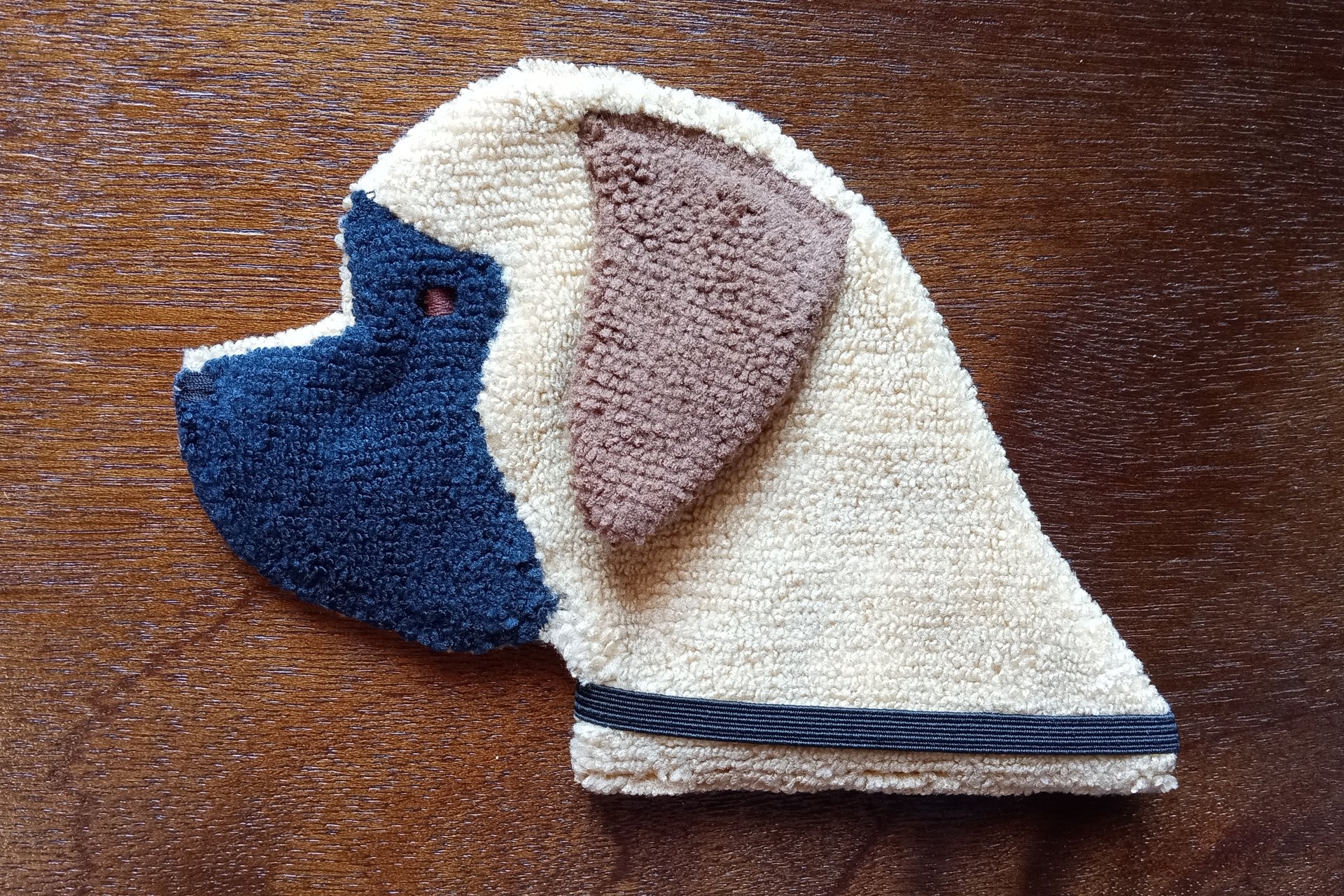 soft microfiber cleaning cloth made to look like an English Mastiff
