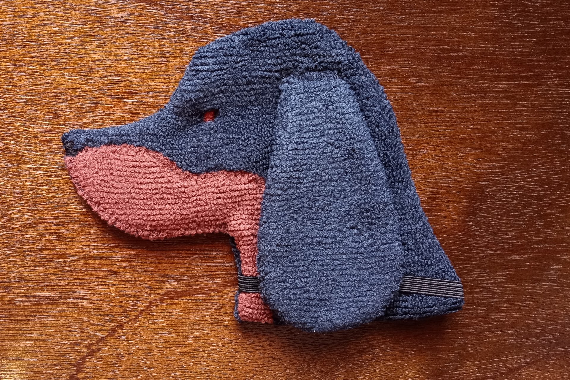 Soft microfiber cleaning cloth made in the shape of a Gordon Setter