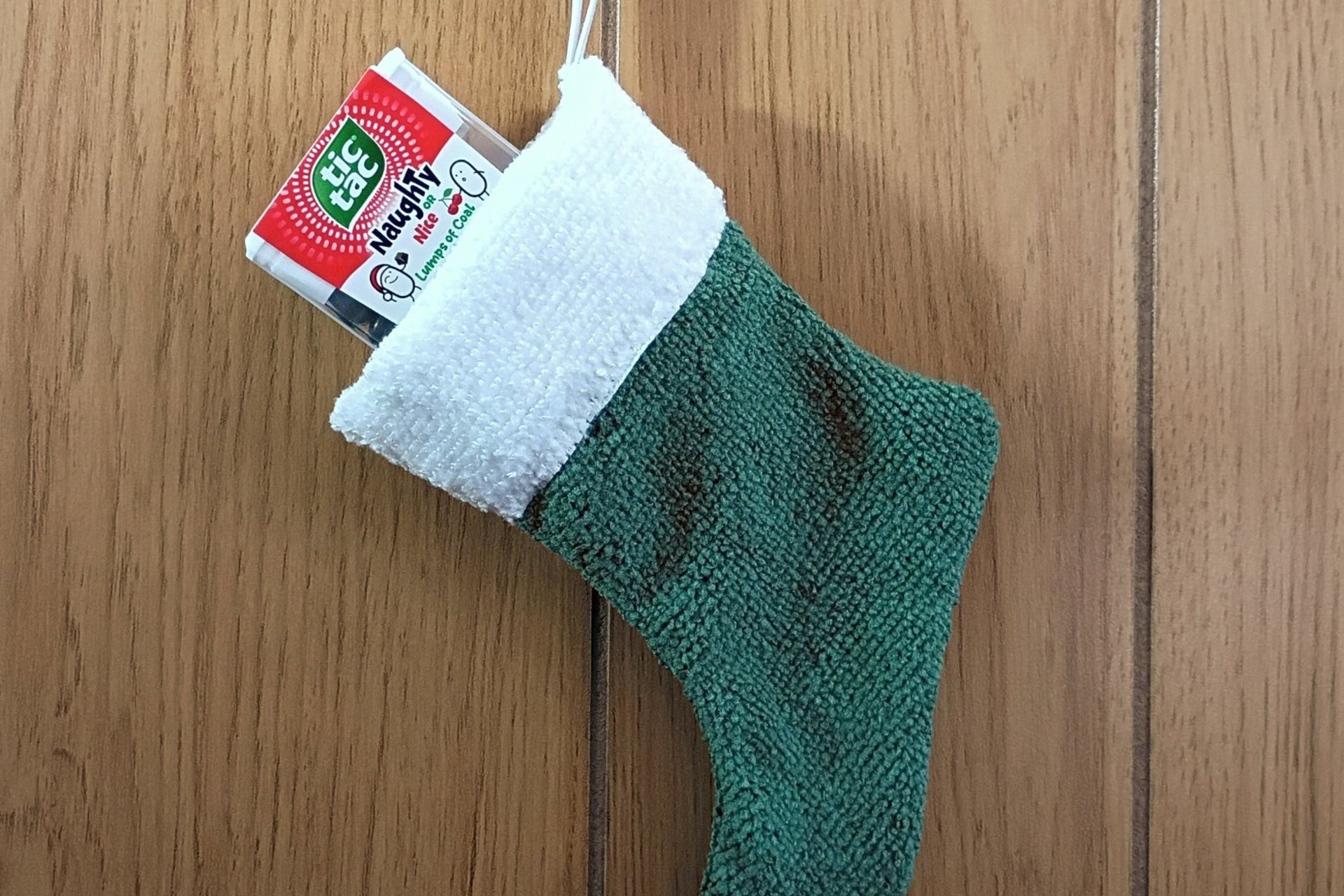 Smudge Stocking Microfiber Covert Cleaning Cloth and Gift Card Holder